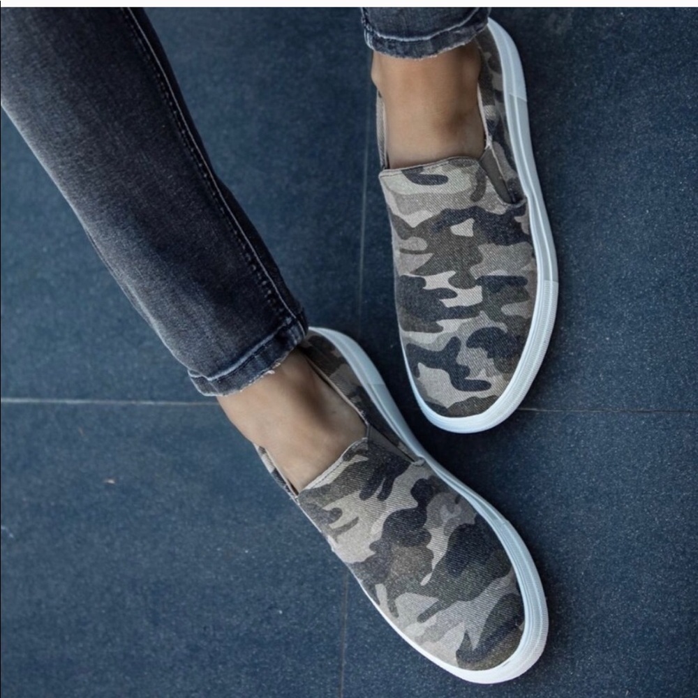 🍒SALE🍒LAST PAIR Camo Camouflage Slip On Sneakers - Picture 3 of 8